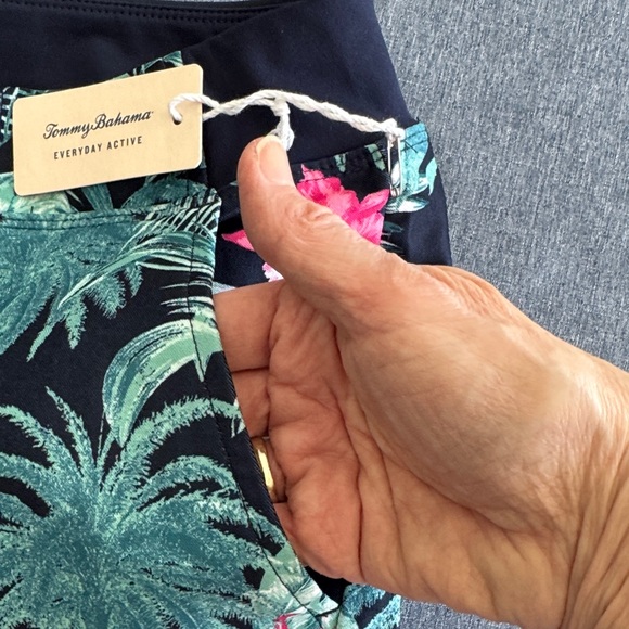 Tommy Bahama Everyday Active Floral Tropical Print Pants NWT - Picture 3 of 6